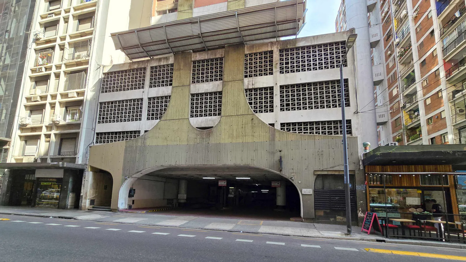 ALVEAR, MARCELO T. DE al 1200 Piso 3° Nº 242 1