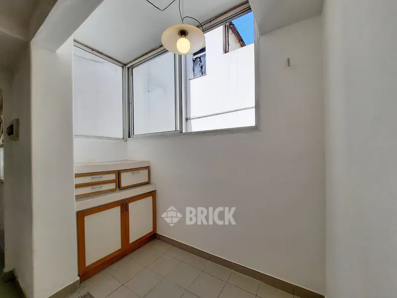 YRIGOYEN, HIPOLITO al 1500 Piso 5 38