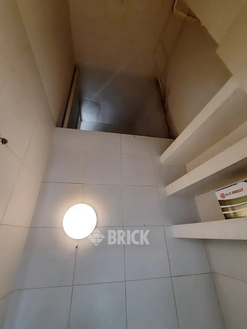 YRIGOYEN, HIPOLITO al 1500 Piso 5 43