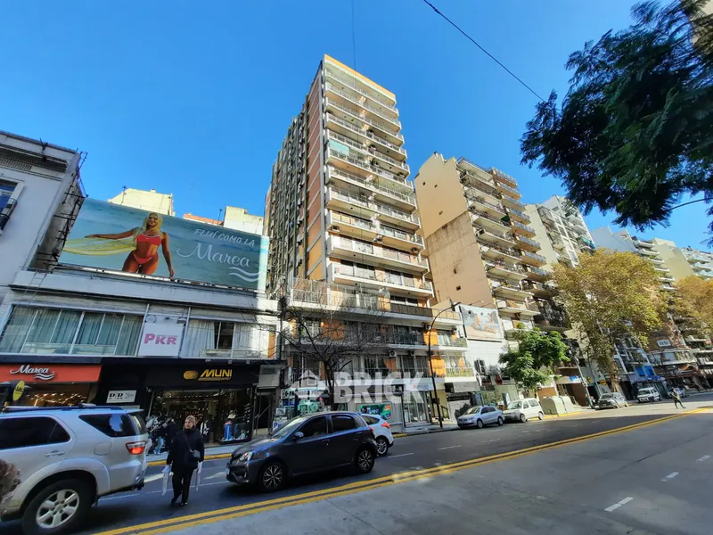 SANTA FE AV. al 2500 Piso 3 24