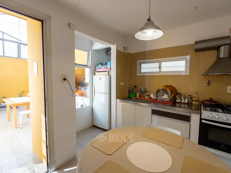 ARANGUREN, JUAN F., DR. al 1200 Piso PB 8