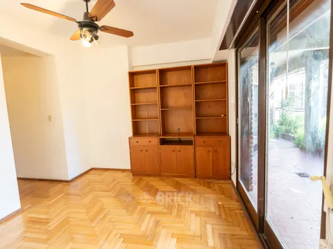 REPETTO, NICOLAS, DR. al 400 Piso 1° Y 2° 21