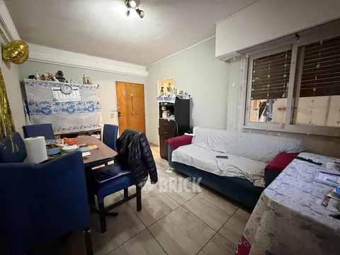 URIBURU JOSE E., PRES. al 400 Piso 1