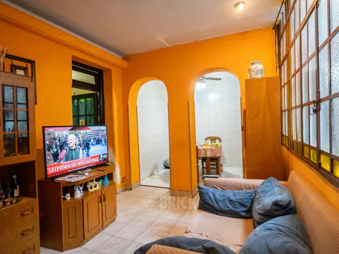 ARANGUREN, JUAN F., DR. al 1800 Piso PB