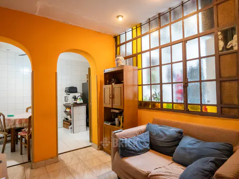 ARANGUREN, JUAN F., DR. al 1800 Piso PB