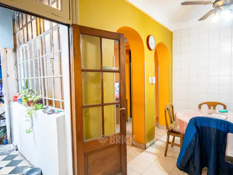 ARANGUREN, JUAN F., DR. al 1800 Piso PB