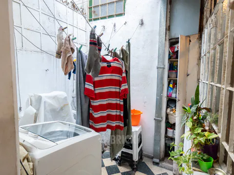 ARANGUREN, JUAN F., DR. al 1800 Piso PB