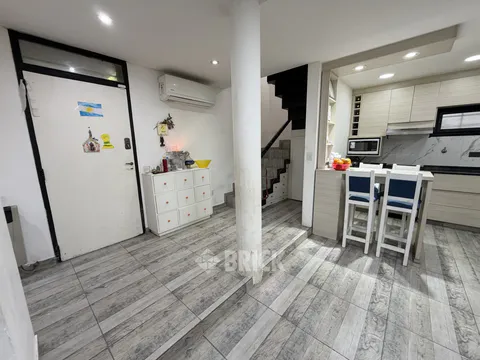 GUAYRA al 1800 Piso PB 11