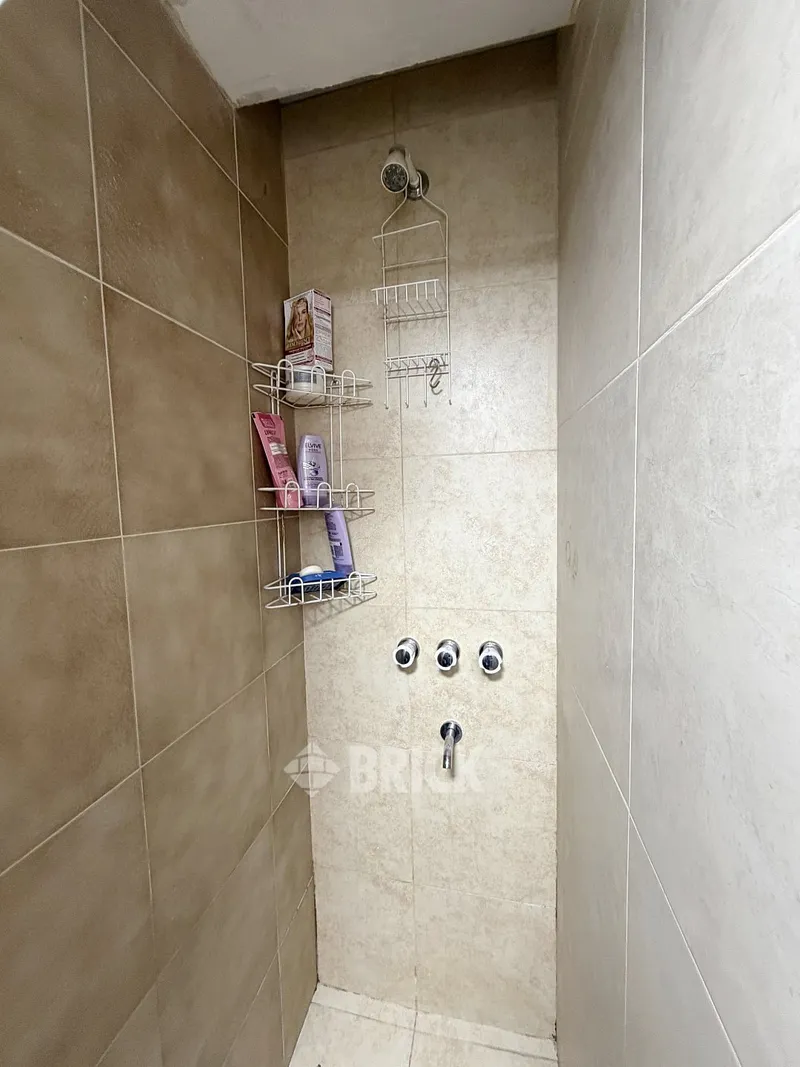 GUAYRA al 1800 Piso PB 13
