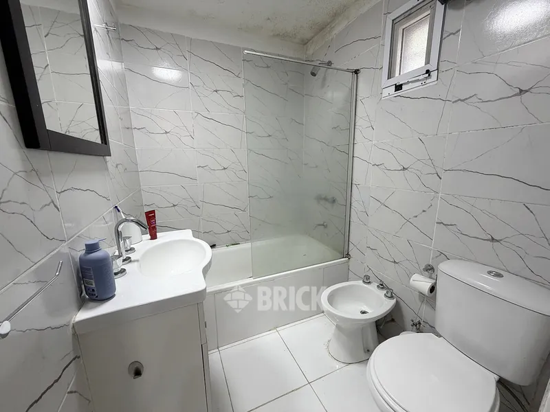 GUAYRA al 1800 Piso PB 23