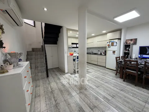 GUAYRA al 1800 Piso PB
