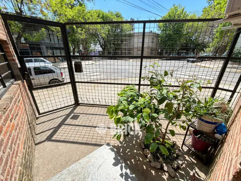 GUAYRA al 1800 Piso PB 42