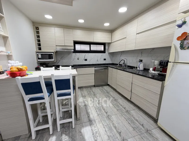 GUAYRA al 1800 Piso PB 8