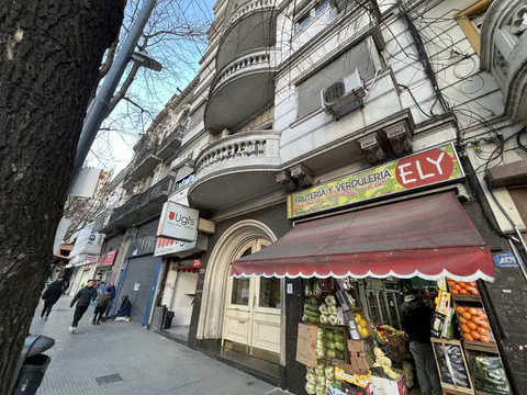 RIVADAVIA, AV. al 2500 Piso 8 12