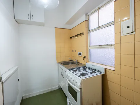 RIVADAVIA, AV. al 2500 Piso 8 4