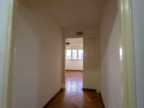 RIVADAVIA, AV. al 2500 Piso 8 5