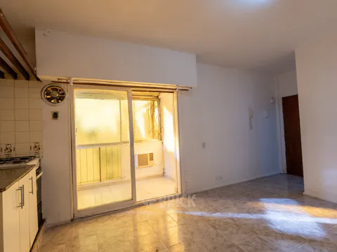 OTAMENDI al 200 Piso 8